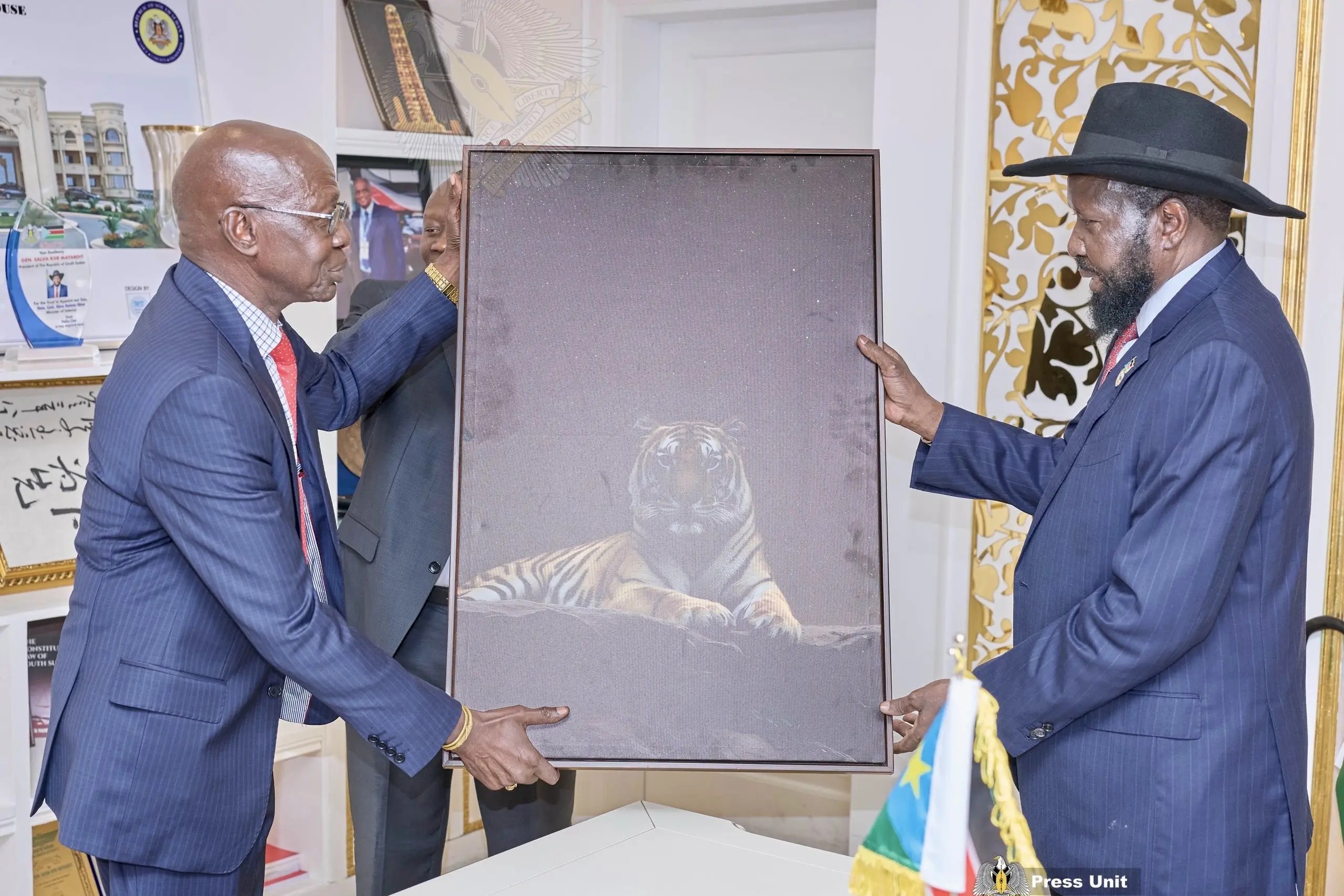 President Kiir Receives a Gift from Lakes State SPLM Cadres