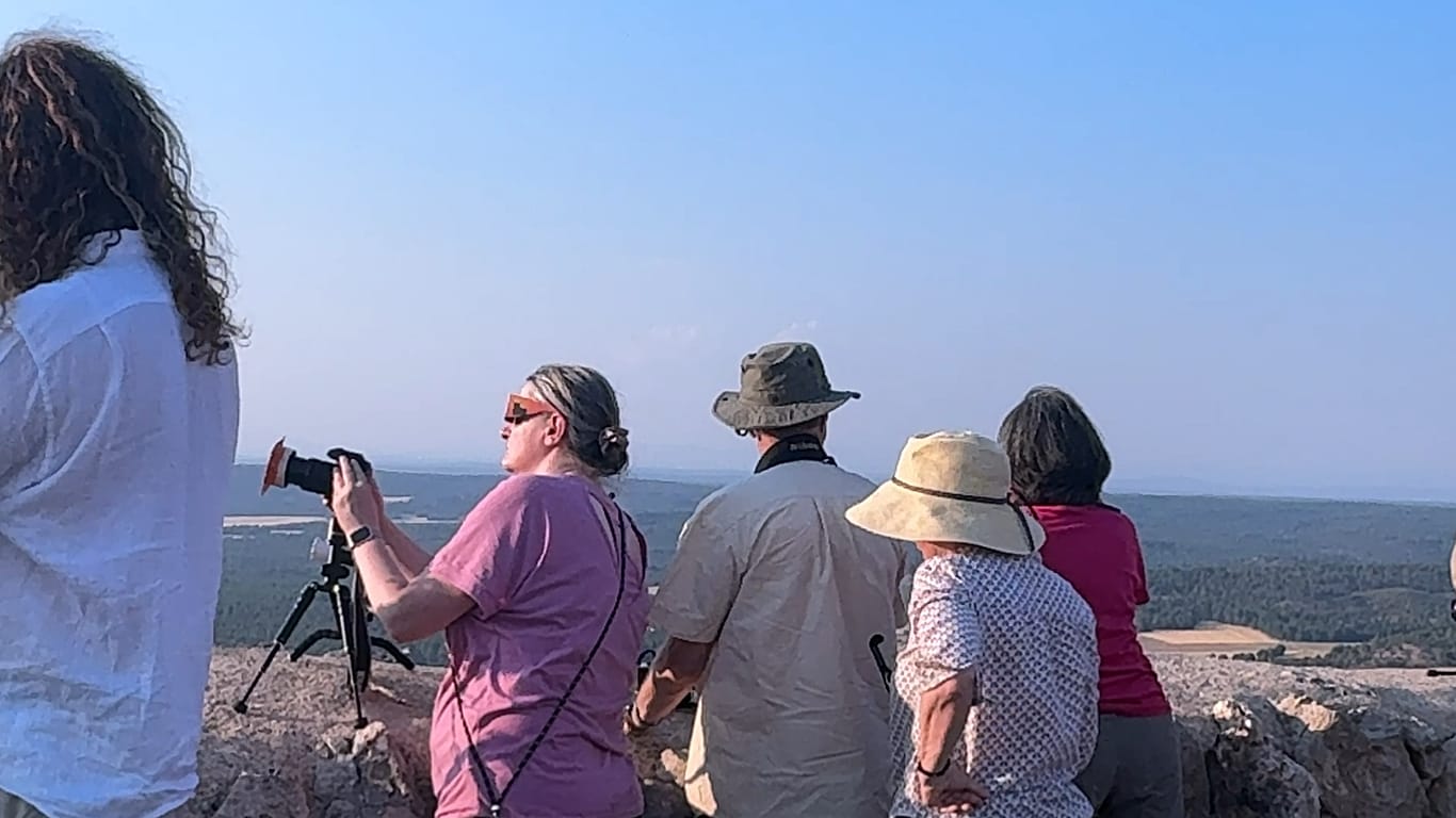 Thousands watch partial solar eclipse in north of Algeria